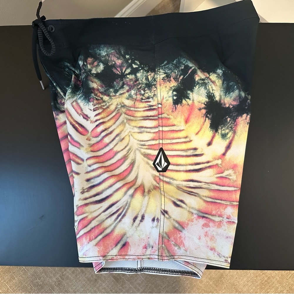 Volcom Multicolor Patterned Board Shorts - image 2